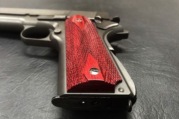 Wood Grip Government / 45 AUTO
