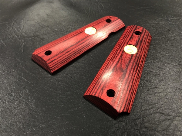 Wood Grip Government / 45 AUTO (Medal / Red)
