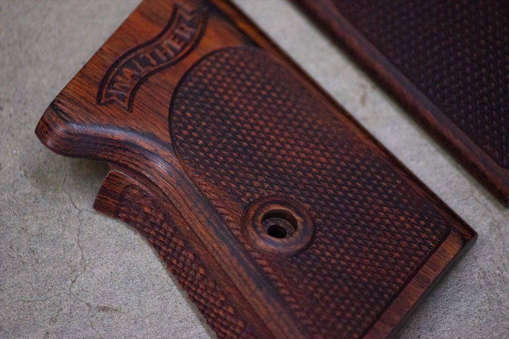 Wood Grip | Maruzen Walther PPK (Checkered/Brown)